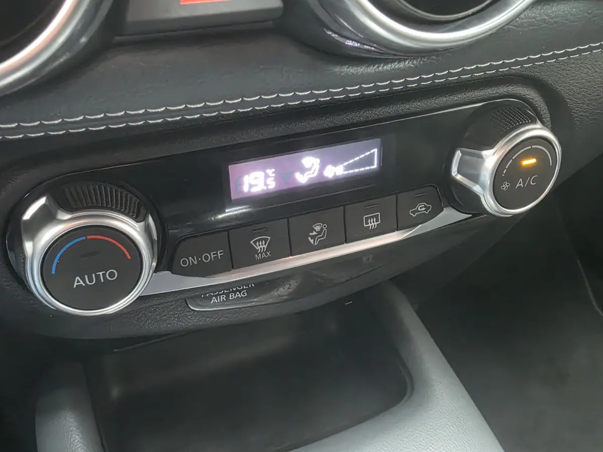 1.0 DIG-T Tekna AUTOMAAT | Trekhaak | Navigatie via Apple Carplay | Cruise Control | Climate Control | Parkeersensoren + Camera