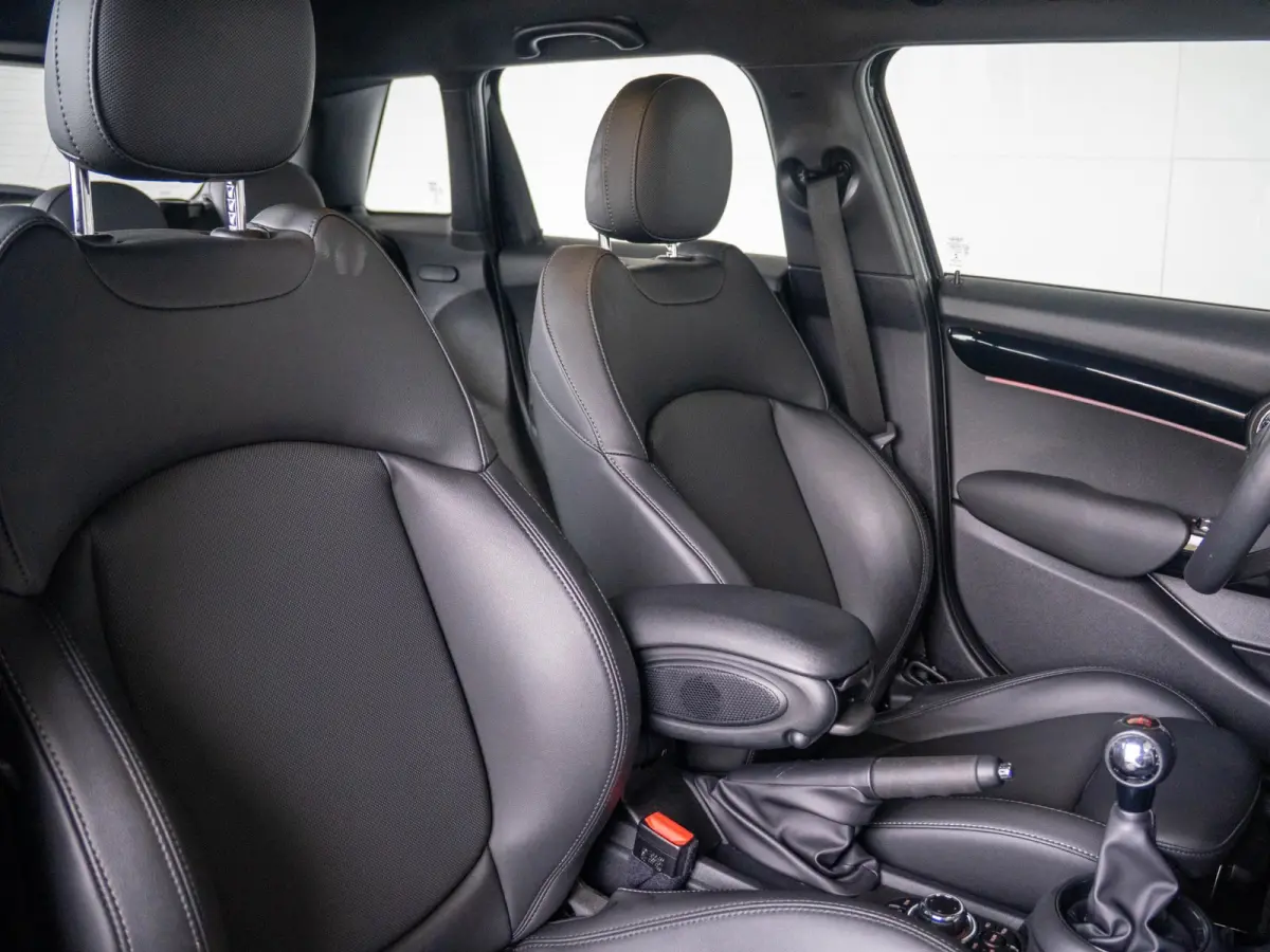Cooper John Cooper Works pakket | Apple Carplay