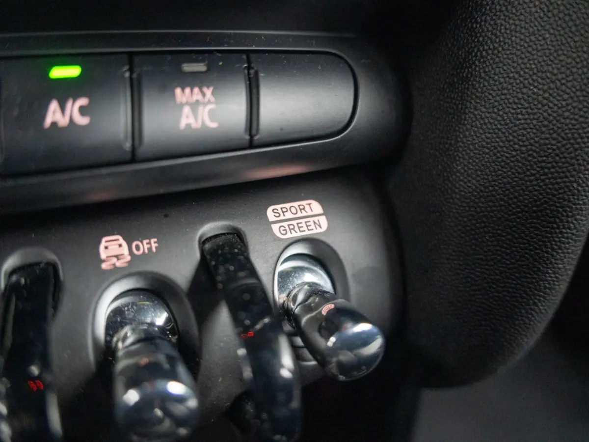 Cooper John Cooper Works pakket | Apple Carplay