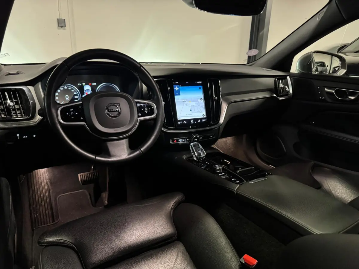2.0 T8 Twin Engine AWD Inscription PANO KEYLESS