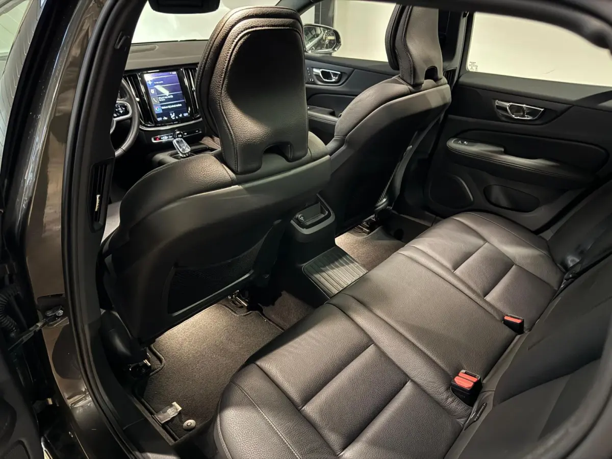 2.0 T8 Twin Engine AWD Inscription PANO KEYLESS