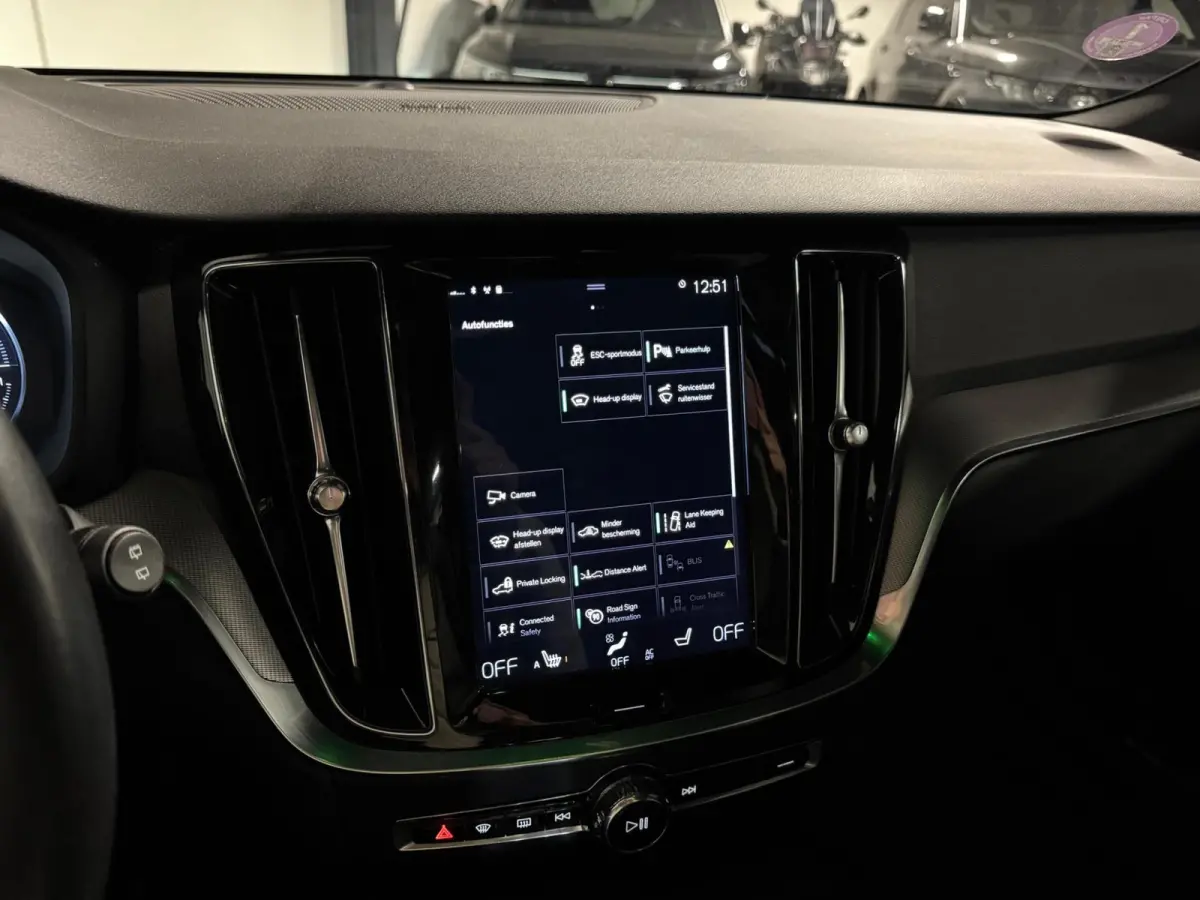 2.0 T8 Twin Engine AWD Inscription PANO KEYLESS