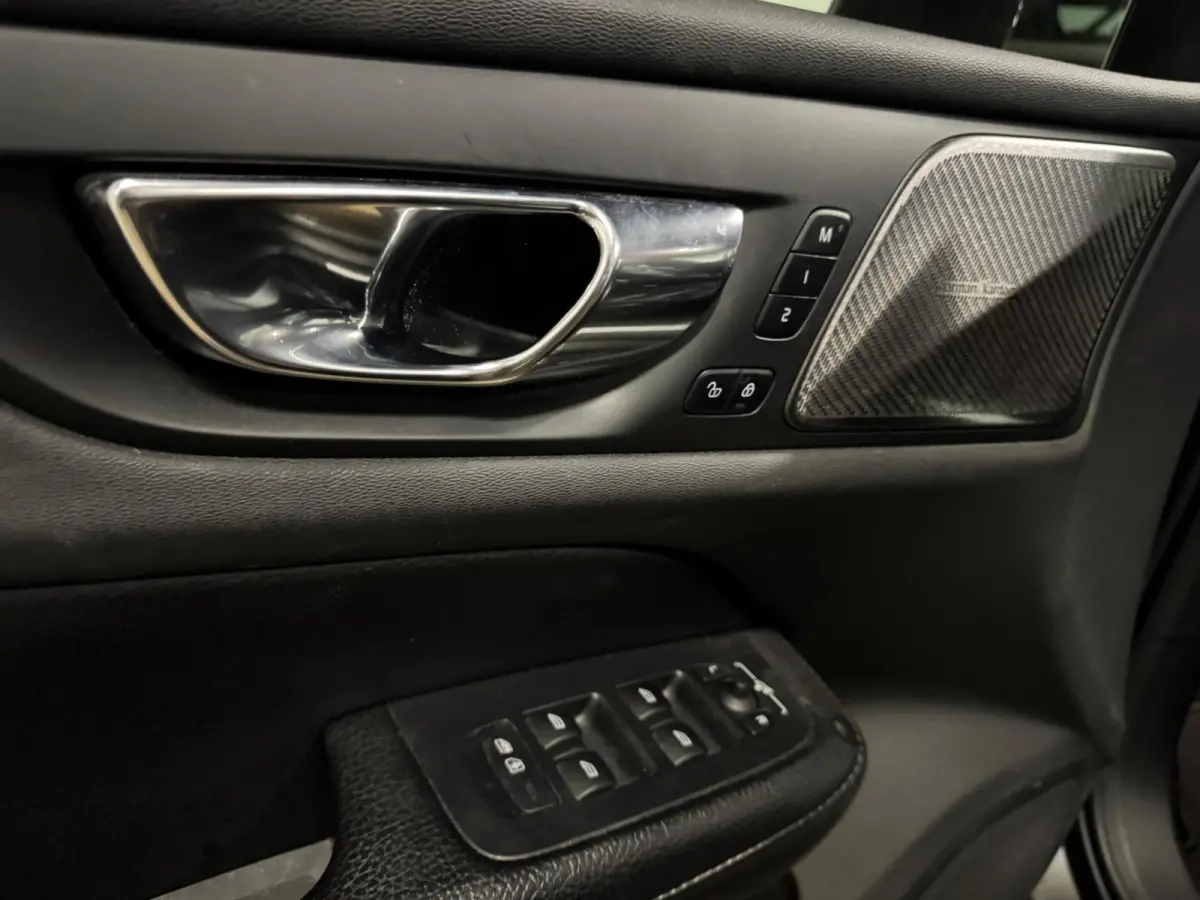 2.0 T8 Twin Engine AWD Inscription PANO KEYLESS