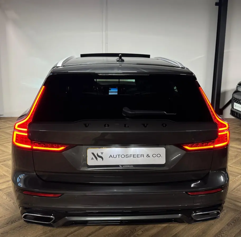 2.0 T8 Twin Engine AWD Inscription PANO KEYLESS