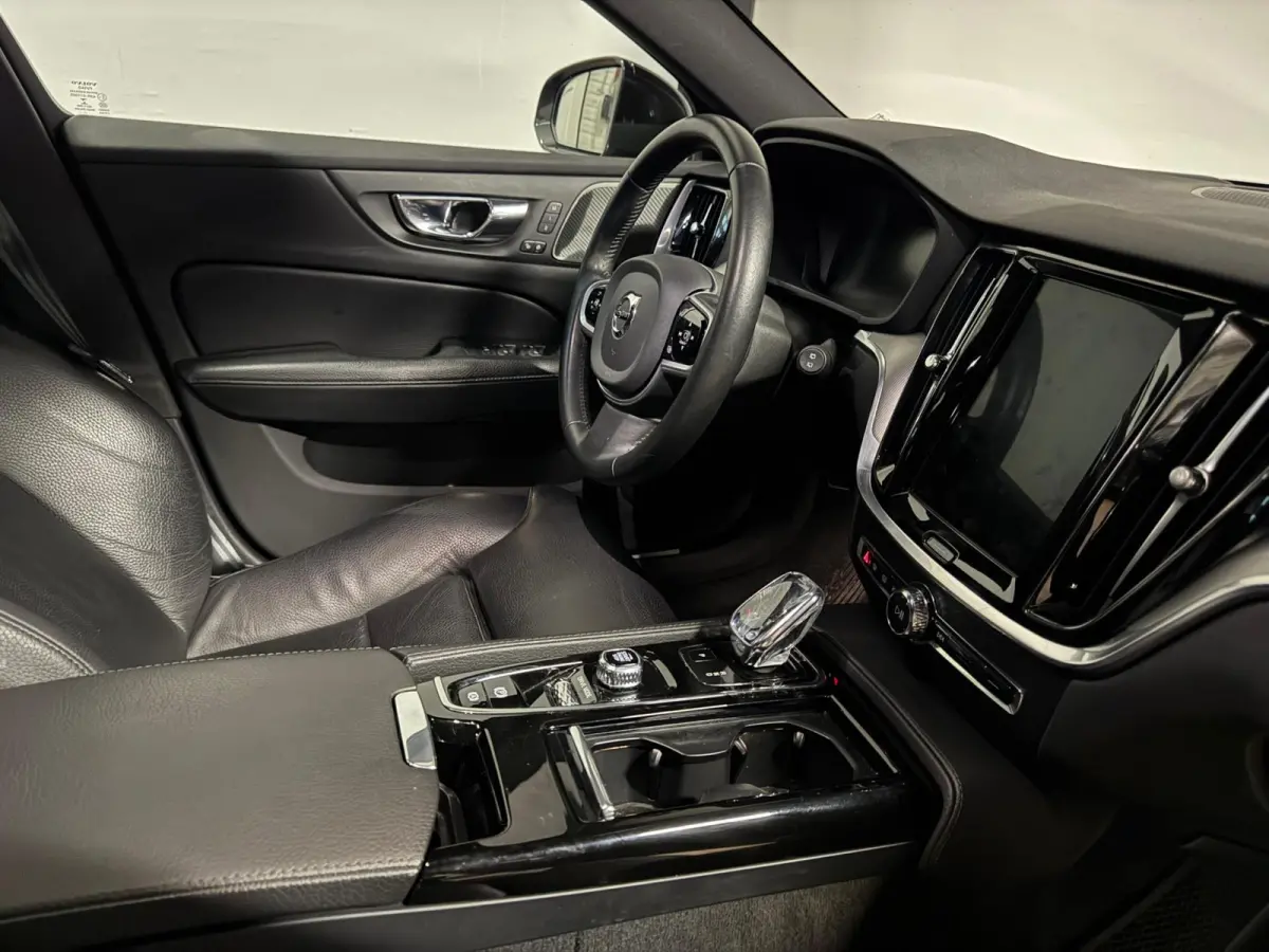 2.0 T8 Twin Engine AWD Inscription PANO KEYLESS