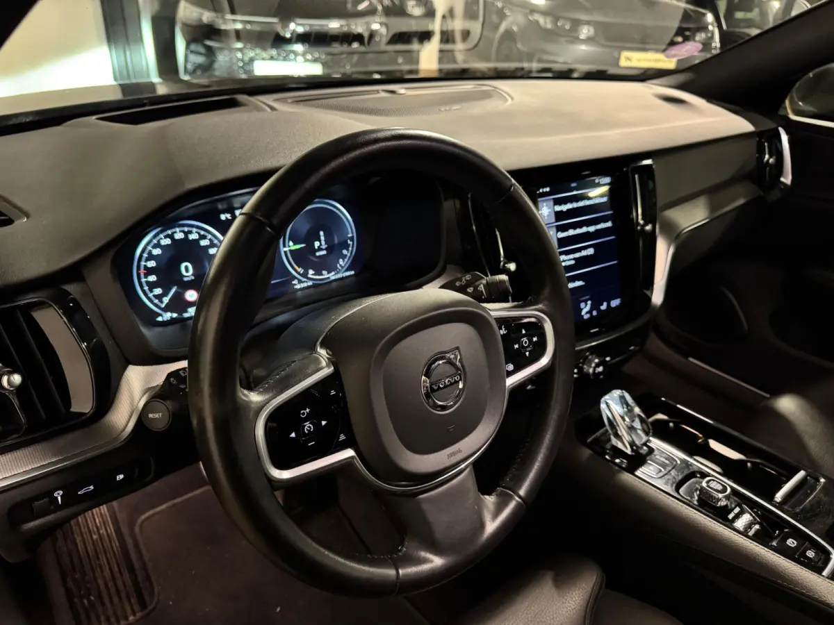 2.0 T8 Twin Engine AWD Inscription PANO KEYLESS