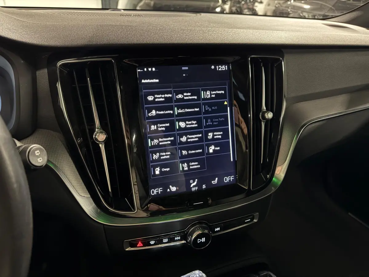 2.0 T8 Twin Engine AWD Inscription PANO KEYLESS