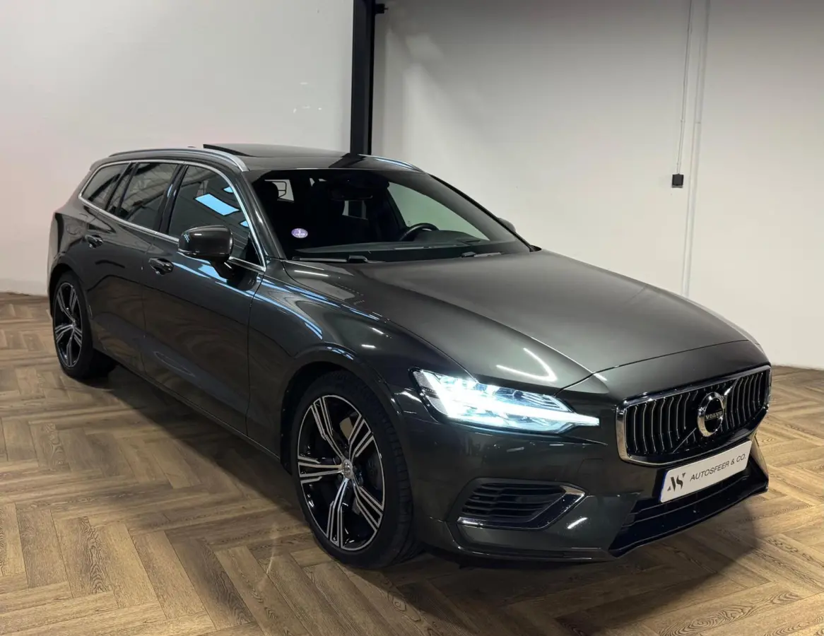 2.0 T8 Twin Engine AWD Inscription PANO KEYLESS