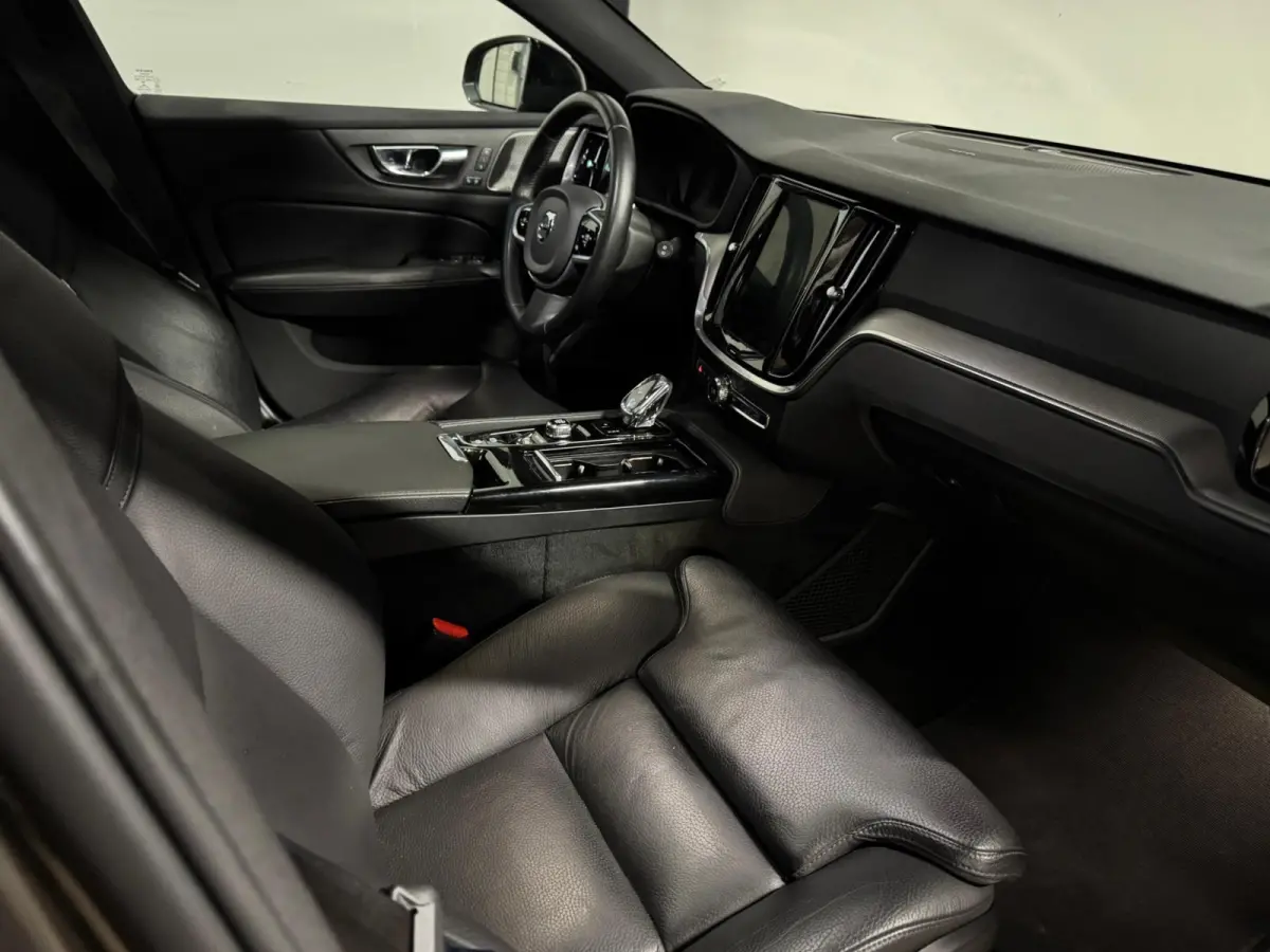 2.0 T8 Twin Engine AWD Inscription PANO KEYLESS