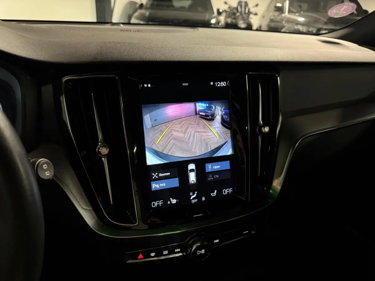 2.0 T8 Twin Engine AWD Inscription PANO KEYLESS