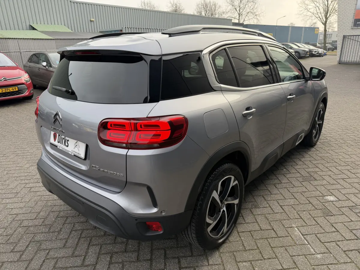 180pk Feel (Camera - Keyless Entry - Automatische Airco - Navigatie - Parkeersensoren V+A - 18"incl 4S - Comfort Seats)