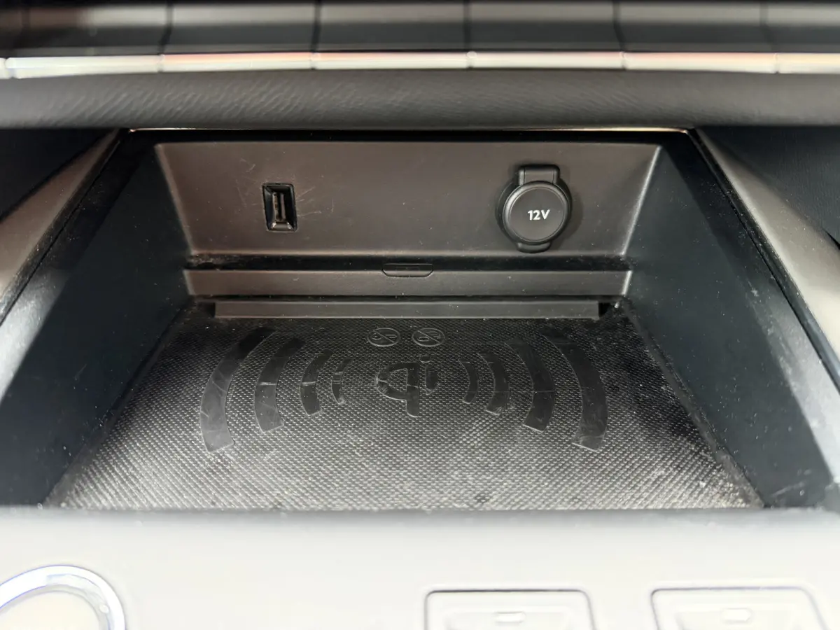 180pk Feel (Camera - Keyless Entry - Automatische Airco - Navigatie - Parkeersensoren V+A - 18"incl 4S - Comfort Seats)
