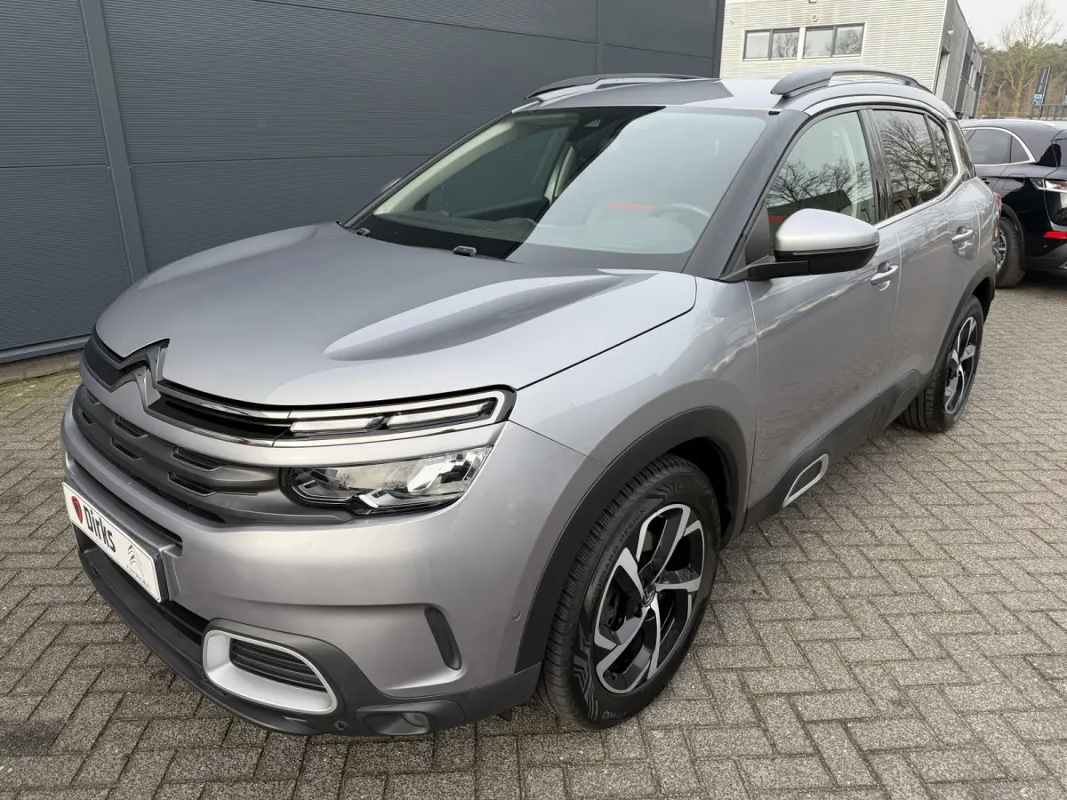180pk Feel (Camera - Keyless Entry - Automatische Airco - Navigatie - Parkeersensoren V+A - 18"incl 4S - Comfort Seats)