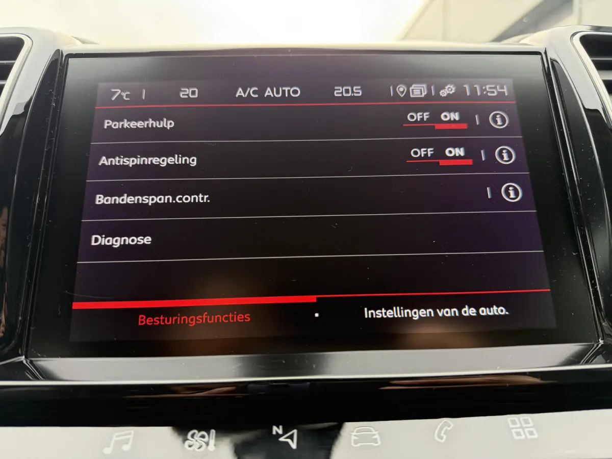 180pk Feel (Camera - Keyless Entry - Automatische Airco - Navigatie - Parkeersensoren V+A - 18"incl 4S - Comfort Seats)