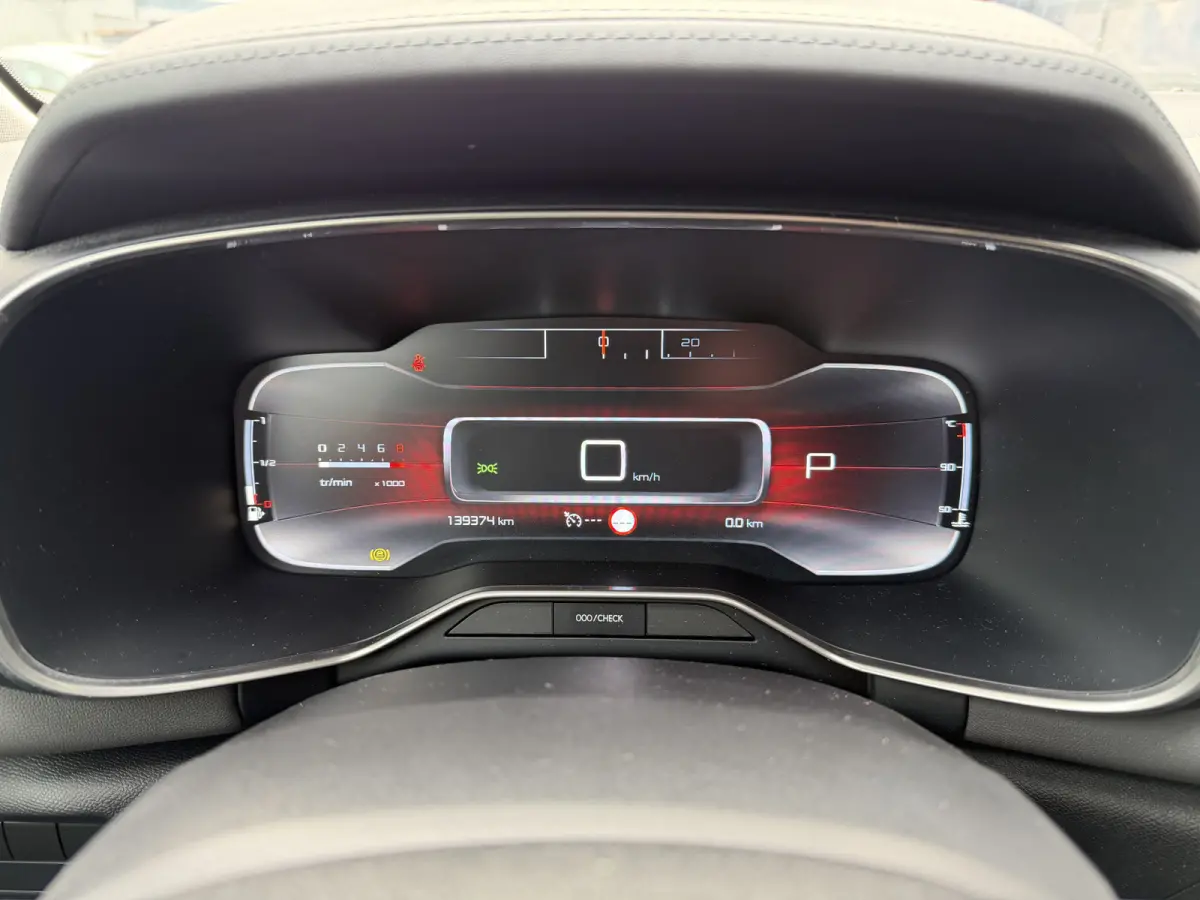 180pk Feel (Camera - Keyless Entry - Automatische Airco - Navigatie - Parkeersensoren V+A - 18"incl 4S - Comfort Seats)