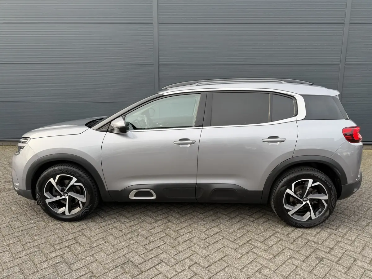 180pk Feel (Camera - Keyless Entry - Automatische Airco - Navigatie - Parkeersensoren V+A - 18"incl 4S - Comfort Seats)