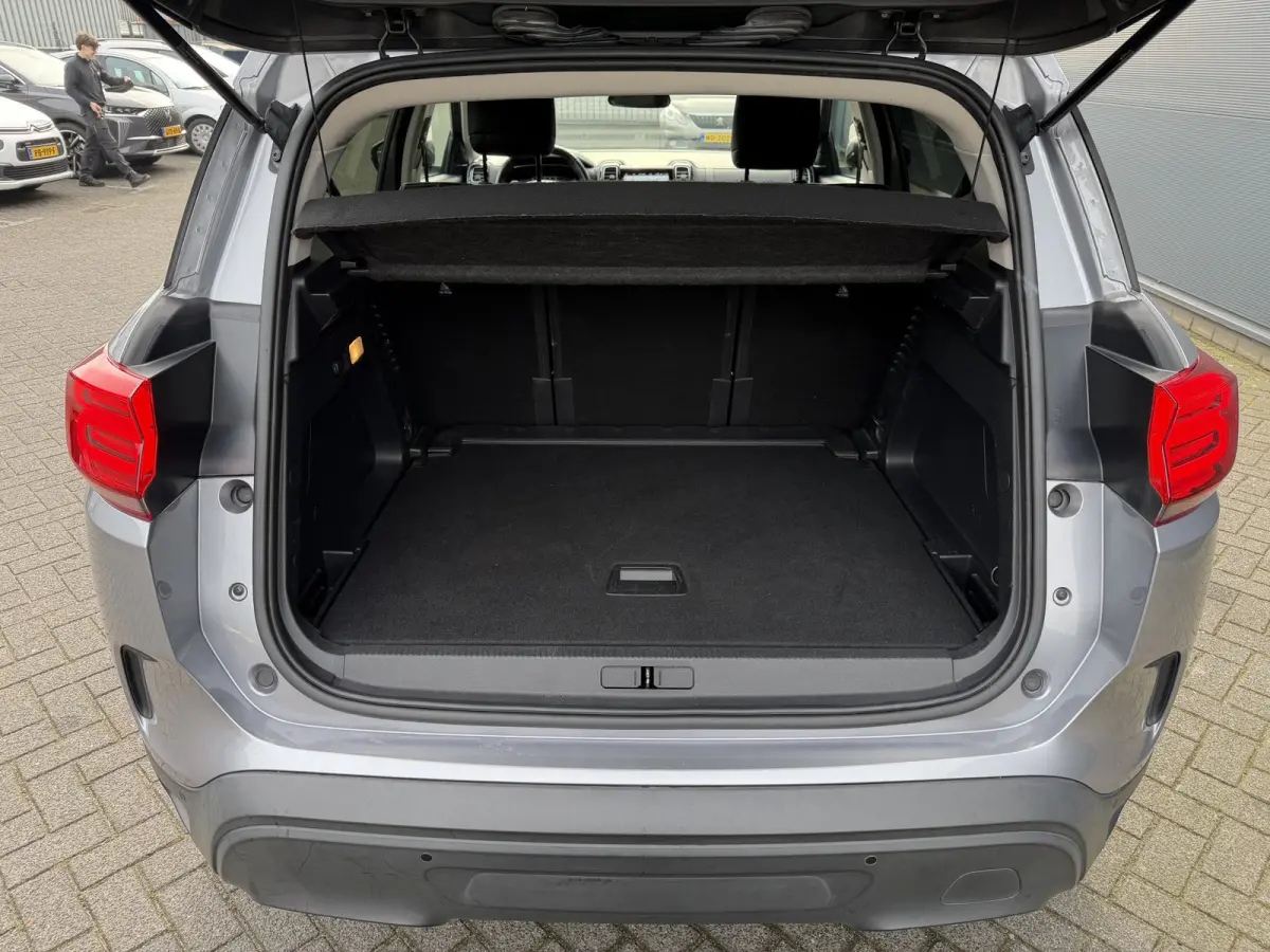 180pk Feel (Camera - Keyless Entry - Automatische Airco - Navigatie - Parkeersensoren V+A - 18"incl 4S - Comfort Seats)