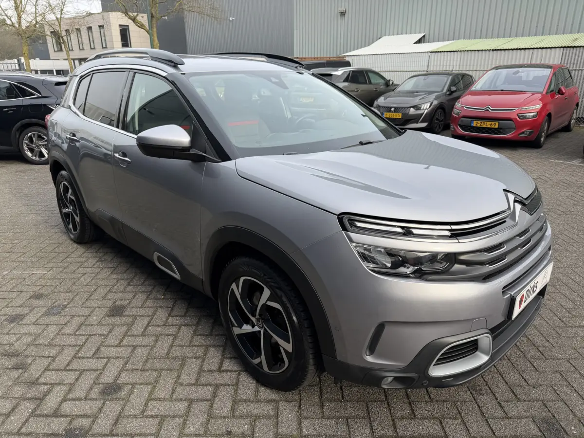 180pk Feel (Camera - Keyless Entry - Automatische Airco - Navigatie - Parkeersensoren V+A - 18"incl 4S - Comfort Seats)
