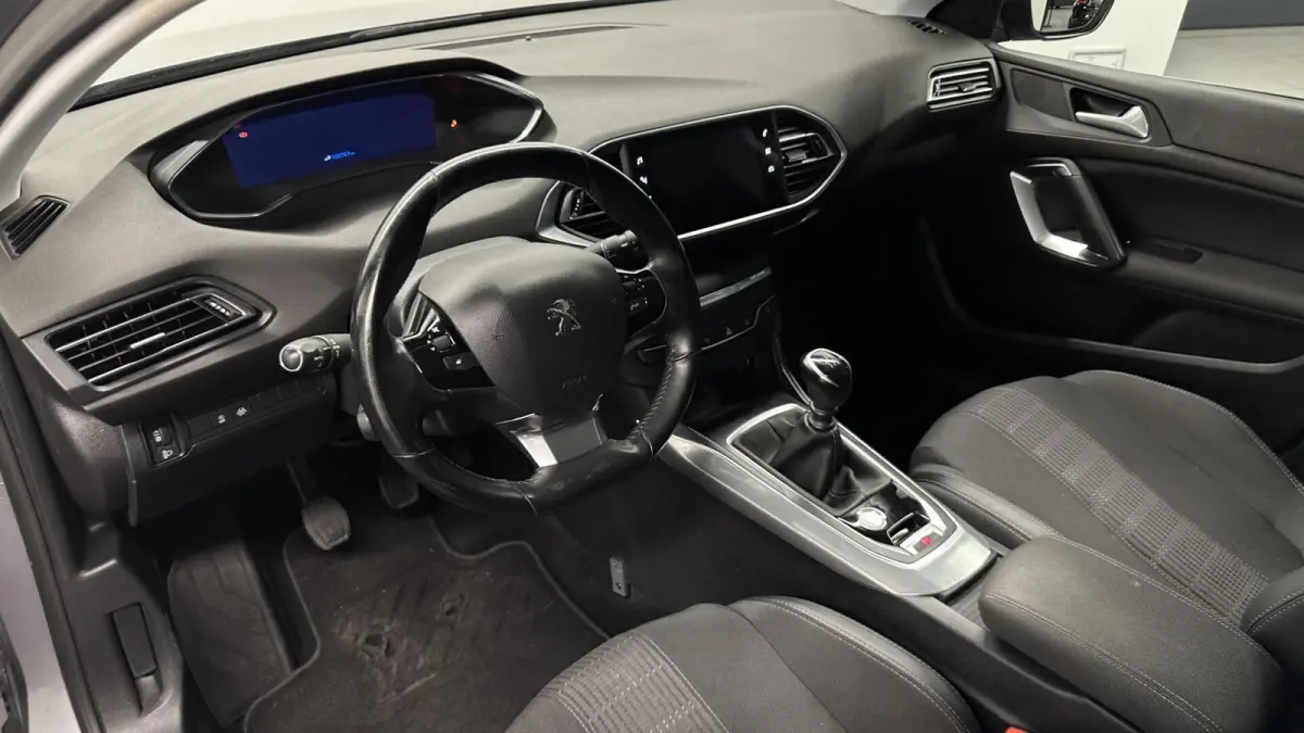 1.2 PureTech Blue Lease Allure TREKHAAK CAMERA NAVI CRUISE LM.