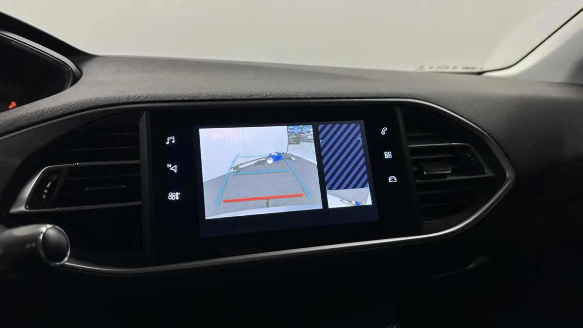 1.2 PureTech Blue Lease Allure TREKHAAK CAMERA NAVI CRUISE LM.