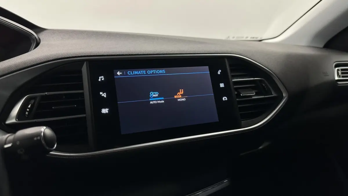 1.2 PureTech Blue Lease Allure TREKHAAK CAMERA NAVI CRUISE LM.