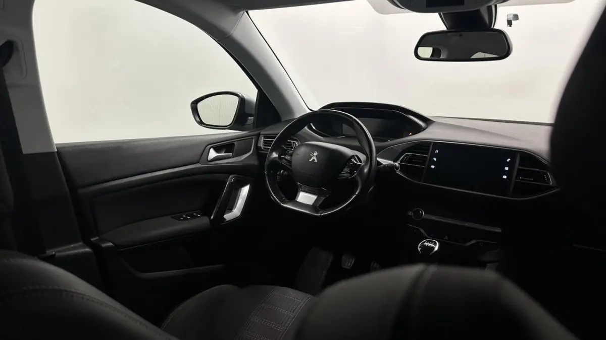 1.2 PureTech Blue Lease Allure TREKHAAK CAMERA NAVI CRUISE LM.