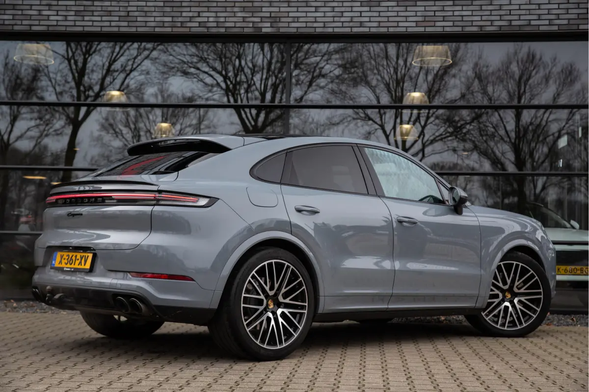 3.0 E-Hybrid , Arctic Grey, SportDesign, Trekhaak, Bijrijdersdisplay, Luchtvering