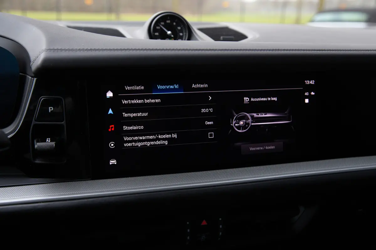 3.0 E-Hybrid , Arctic Grey, SportDesign, Trekhaak, Bijrijdersdisplay, Luchtvering