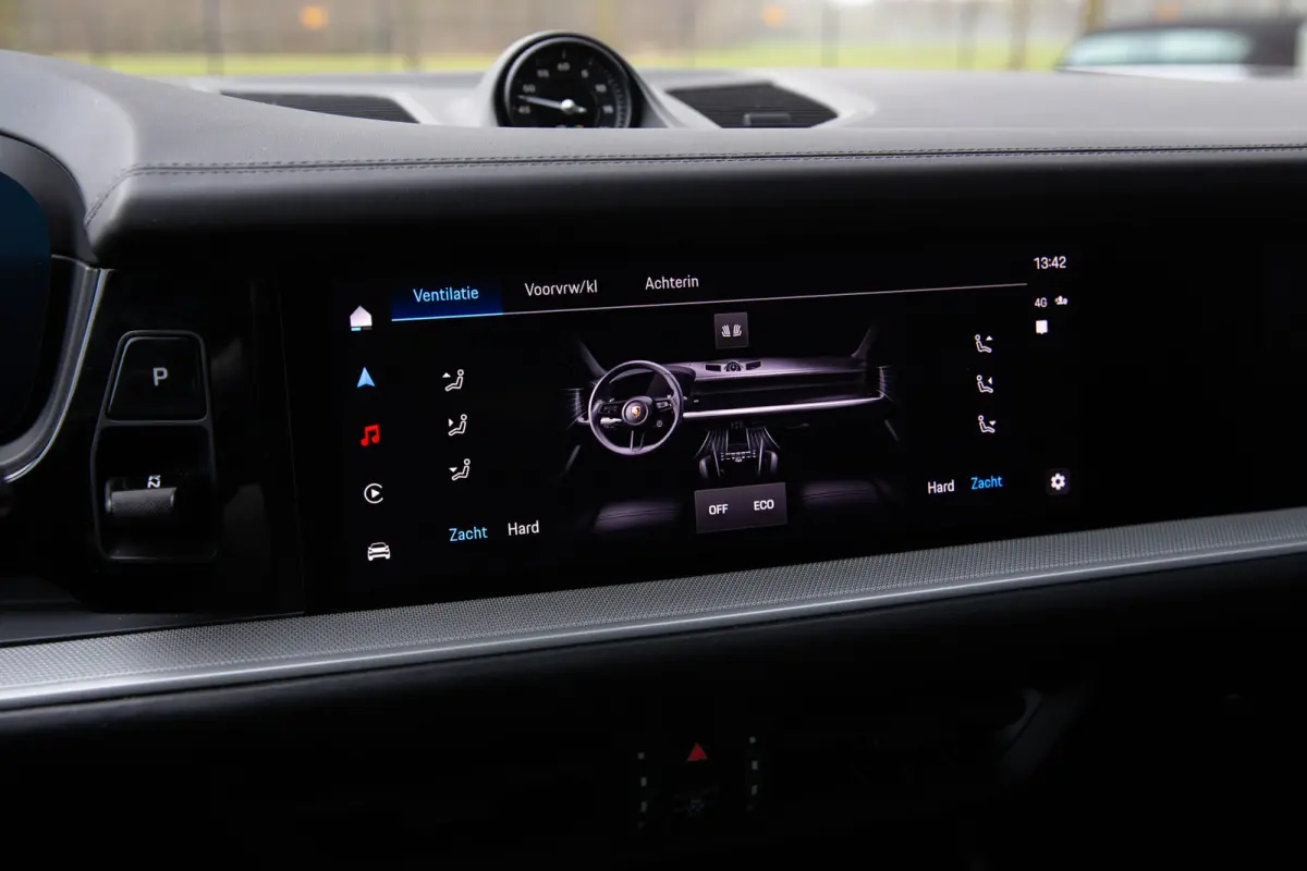 3.0 E-Hybrid , Arctic Grey, SportDesign, Trekhaak, Bijrijdersdisplay, Luchtvering