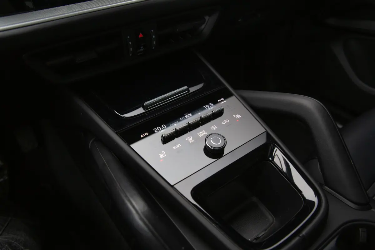3.0 E-Hybrid , Arctic Grey, SportDesign, Trekhaak, Bijrijdersdisplay, Luchtvering