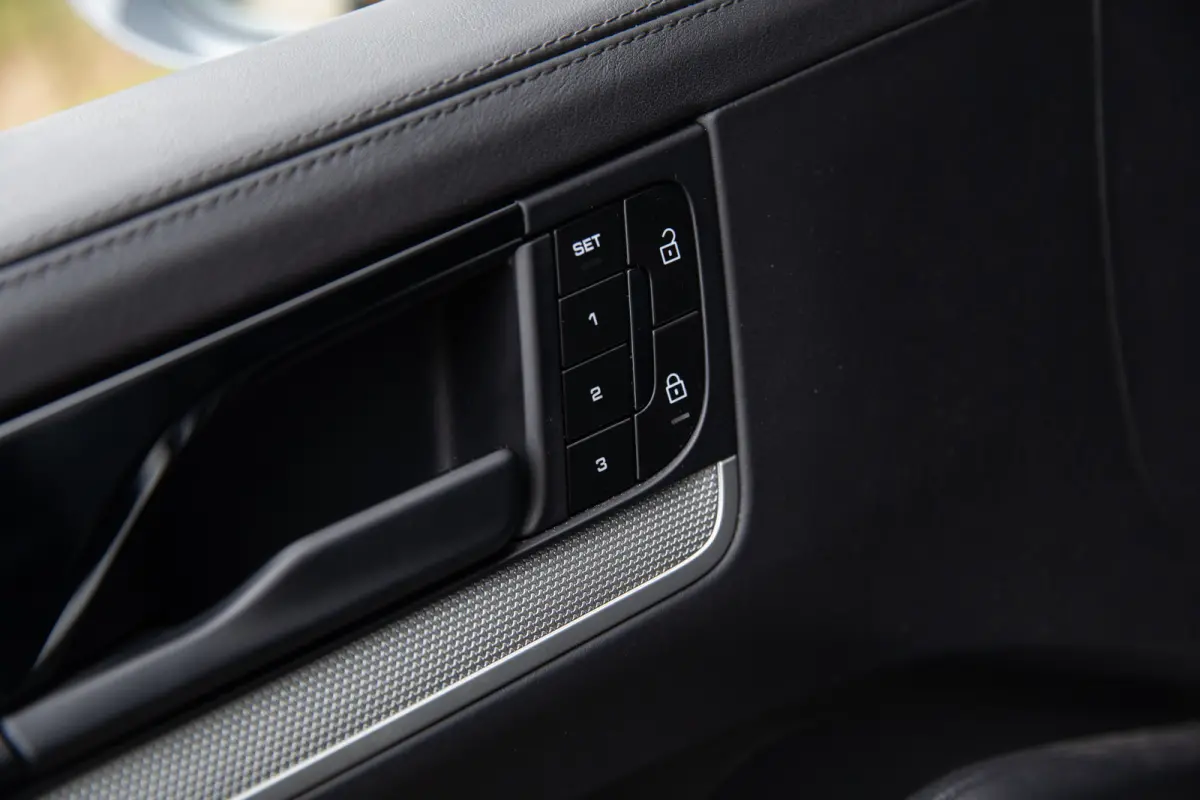 3.0 E-Hybrid , Arctic Grey, SportDesign, Trekhaak, Bijrijdersdisplay, Luchtvering