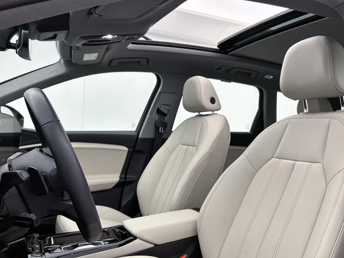 Advanced edition performance 100 kWh | Automaat | Navigatie | 360 Camera | Panoramadak | Stoelverwarming | LED Matrix |