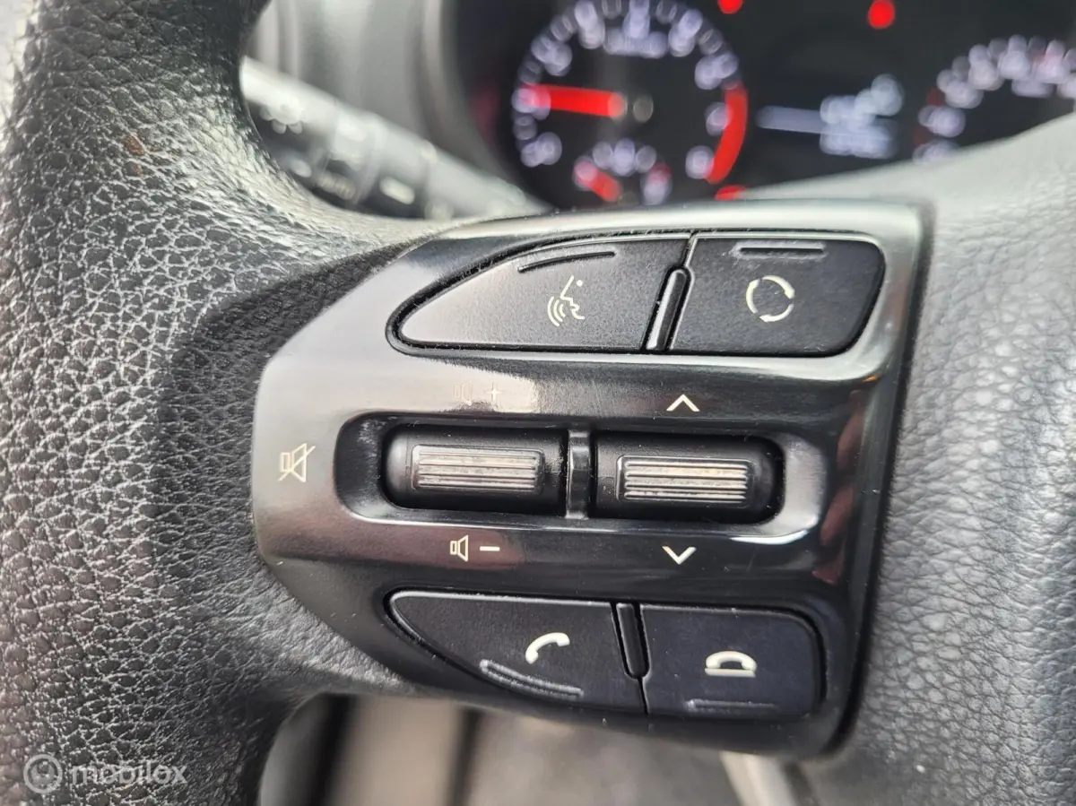 1.0 MPi ComfortPlusLine camera cruise carplay a/c