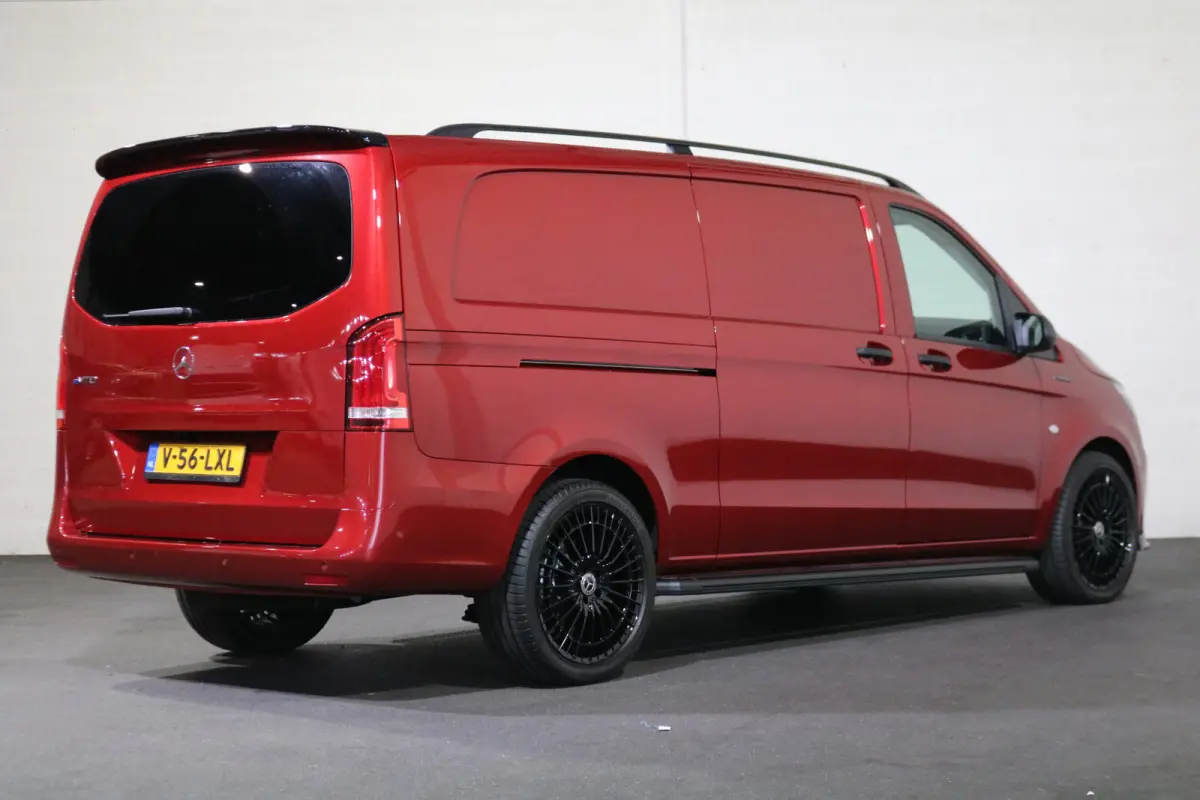 112 L3 60 kWh Black Line
