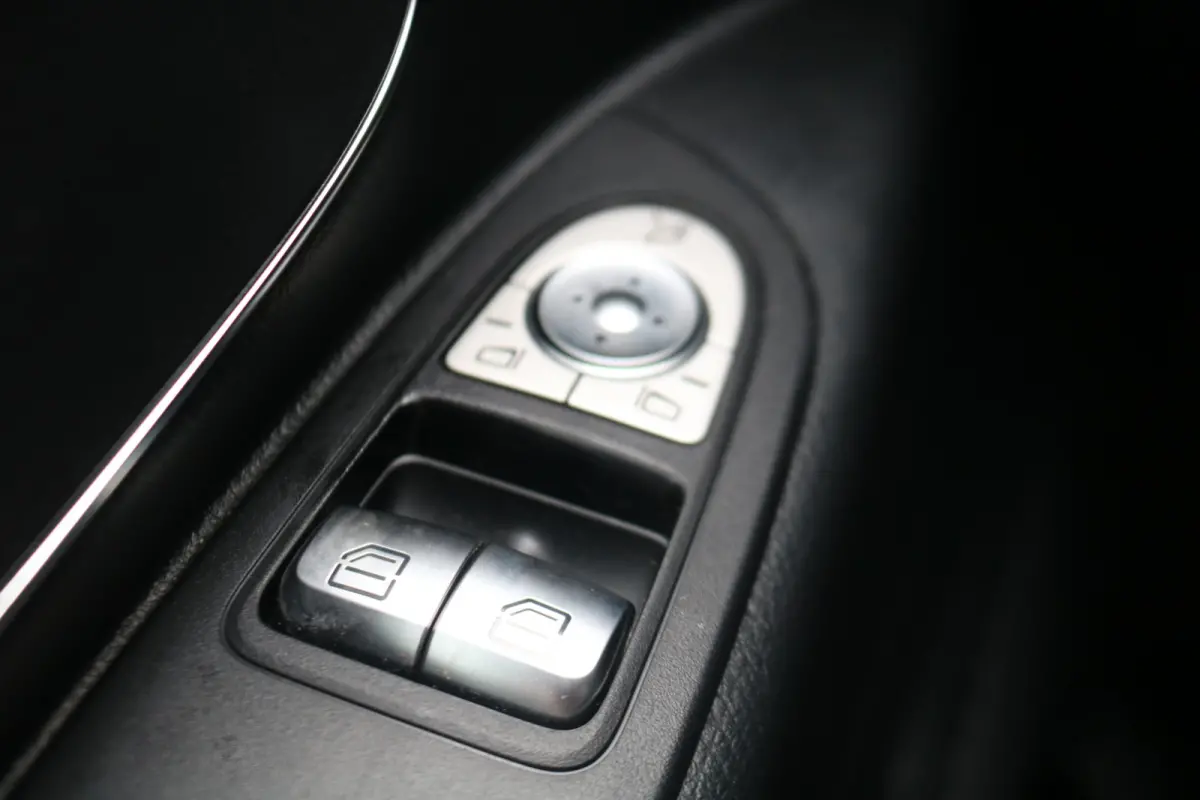 112 L3 60 kWh Black Line