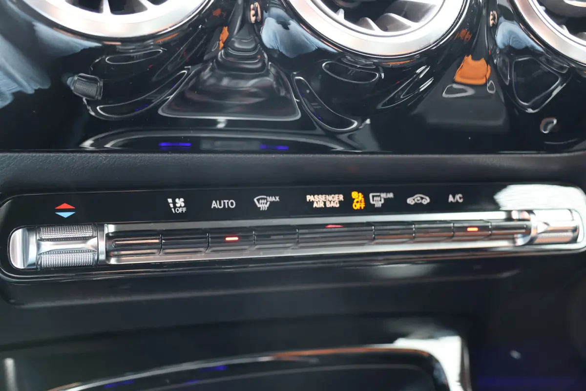 A180 d AMG pakket | Panorama dak | Burmester | Widescreen | Apple Carplay | Sfeerverlichting | Stoelverwarming | Alcantara | 360 PDC | Volledig onderhouden | Distributieriem vervangen