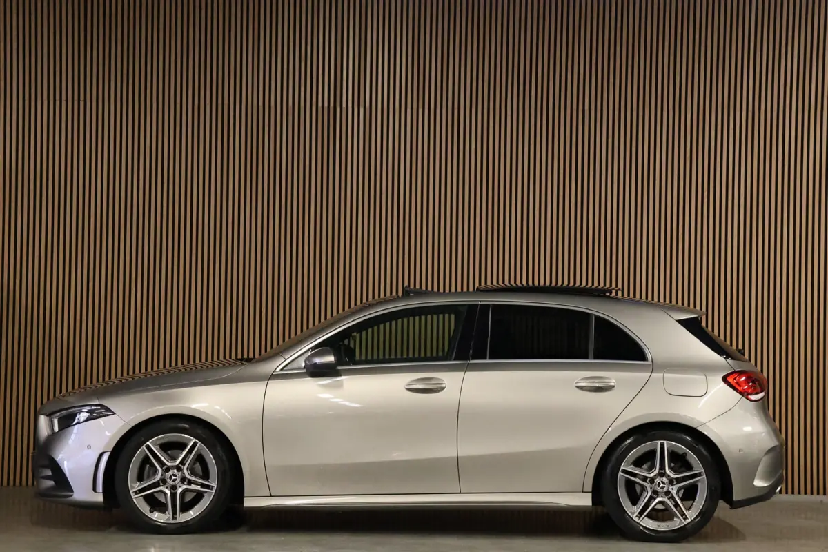 A180 d AMG pakket | Panorama dak | Burmester | Widescreen | Apple Carplay | Sfeerverlichting | Stoelverwarming | Alcantara | 360 PDC | Volledig onderhouden | Distributieriem vervangen