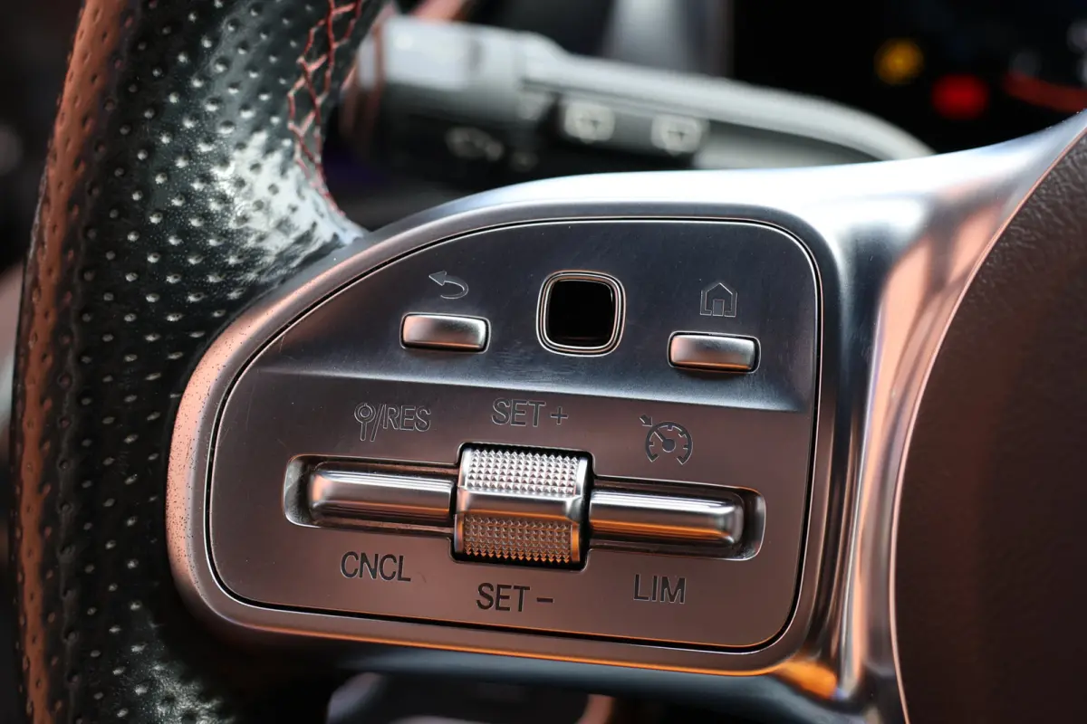 A180 d AMG pakket | Panorama dak | Burmester | Widescreen | Apple Carplay | Sfeerverlichting | Stoelverwarming | Alcantara | 360 PDC | Volledig onderhouden | Distributieriem vervangen