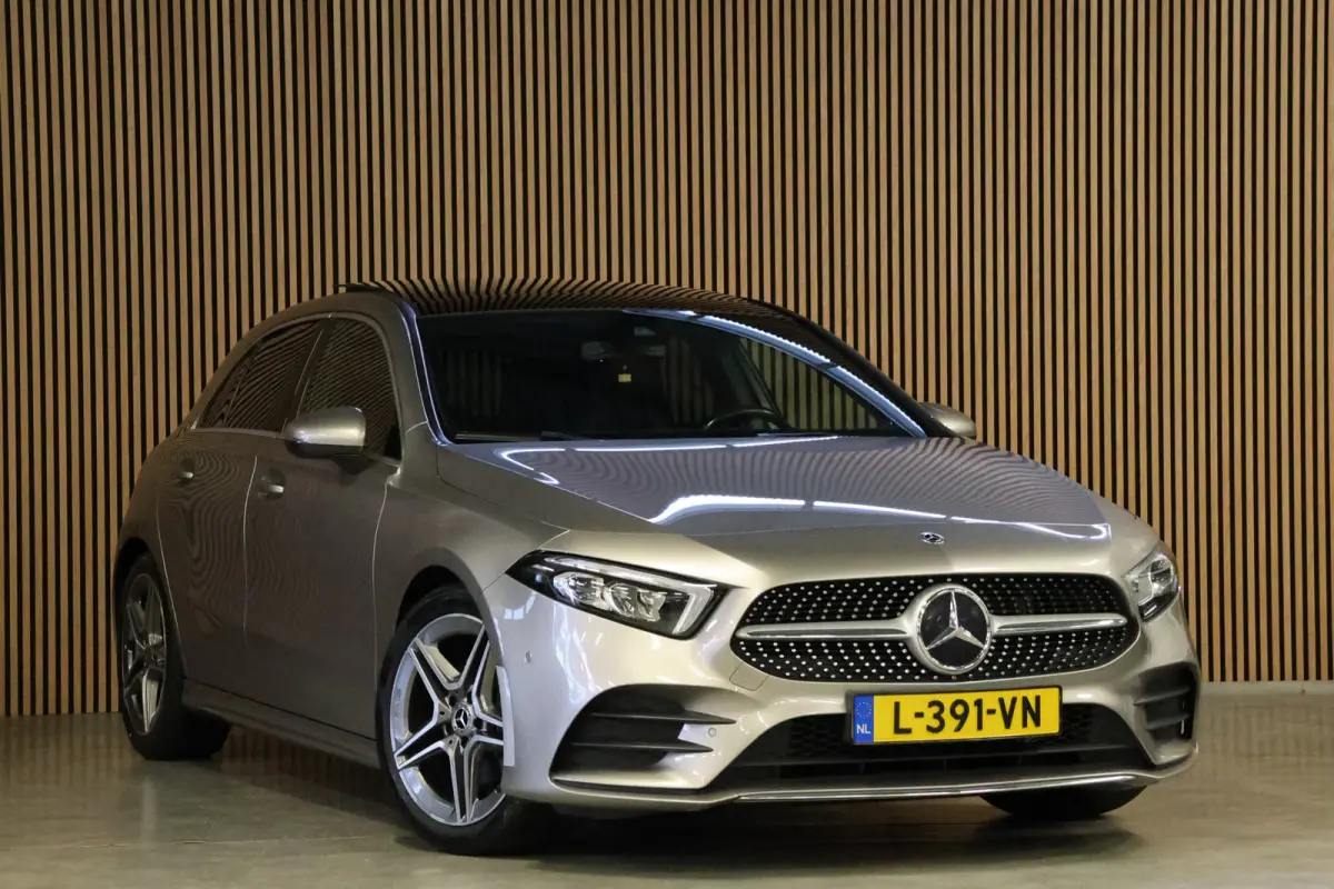 A180 d AMG pakket | Panorama dak | Burmester | Widescreen | Apple Carplay | Sfeerverlichting | Stoelverwarming | Alcantara | 360 PDC | Volledig onderhouden | Distributieriem vervangen
