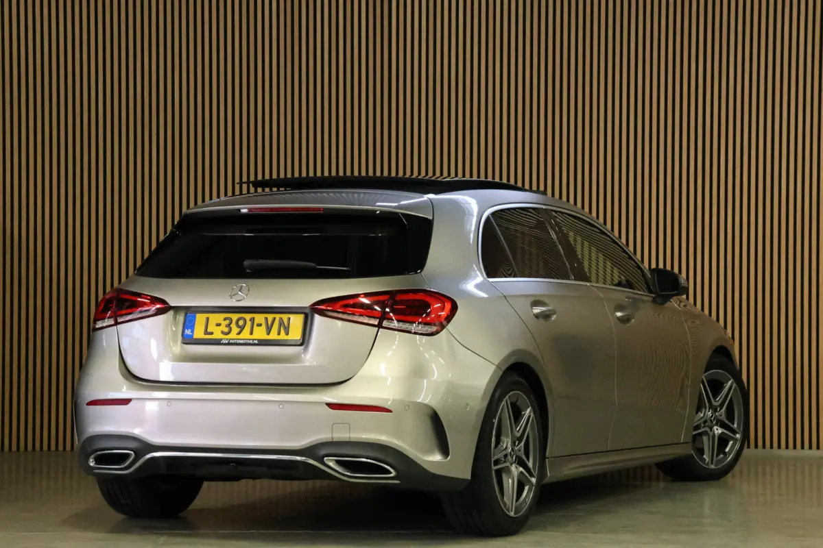 A180 d AMG pakket | Panorama dak | Burmester | Widescreen | Apple Carplay | Sfeerverlichting | Stoelverwarming | Alcantara | 360 PDC | Volledig onderhouden | Distributieriem vervangen