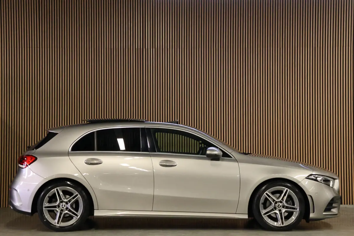 A180 d AMG pakket | Panorama dak | Burmester | Widescreen | Apple Carplay | Sfeerverlichting | Stoelverwarming | Alcantara | 360 PDC | Volledig onderhouden | Distributieriem vervangen