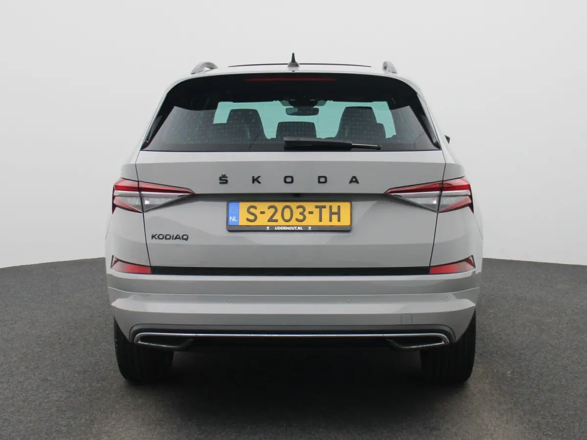 1.5 TSI Sportline Business 7p. PANORAMADAK | SPORTSTOELEN | ELEKTRISCHE STOELEN | ADAPTIEVE CRUISE | CAMERA | NAVIGATIE | APPLE CARPLAY | MEMORY | LMV | LED | STOELVERWARMING | 12 MAANDEN BO