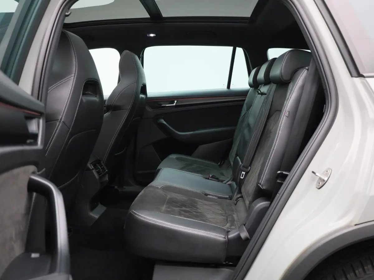 1.5 TSI Sportline Business 7p. PANORAMADAK | SPORTSTOELEN | ELEKTRISCHE STOELEN | ADAPTIEVE CRUISE | CAMERA | NAVIGATIE | APPLE CARPLAY | MEMORY | LMV | LED | STOELVERWARMING | 12 MAANDEN BO