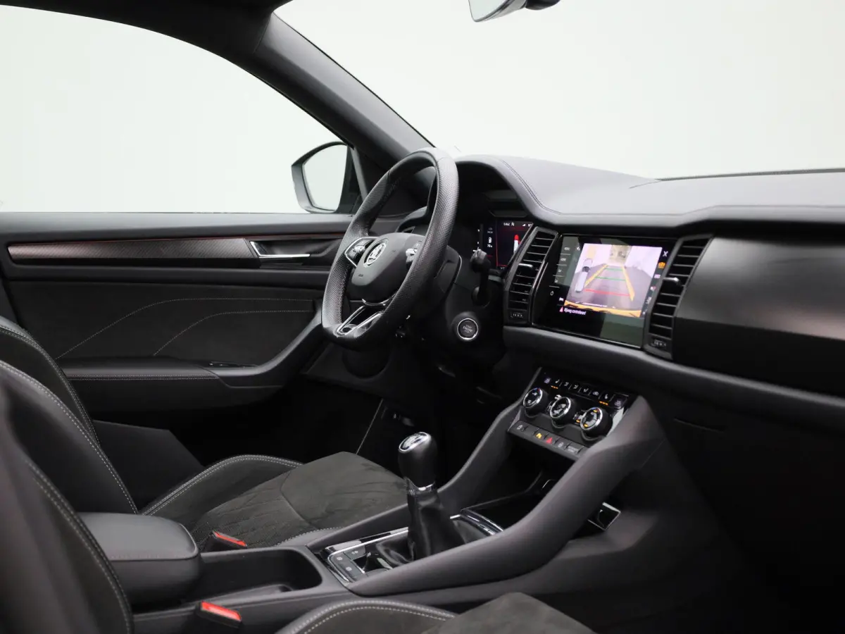 1.5 TSI Sportline Business 7p. PANORAMADAK | SPORTSTOELEN | ELEKTRISCHE STOELEN | ADAPTIEVE CRUISE | CAMERA | NAVIGATIE | APPLE CARPLAY | MEMORY | LMV | LED | STOELVERWARMING | 12 MAANDEN BO
