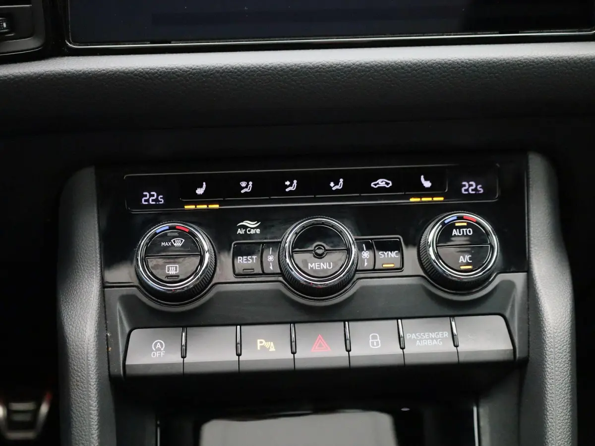 1.5 TSI Sportline Business 7p. PANORAMADAK | SPORTSTOELEN | ELEKTRISCHE STOELEN | ADAPTIEVE CRUISE | CAMERA | NAVIGATIE | APPLE CARPLAY | MEMORY | LMV | LED | STOELVERWARMING | 12 MAANDEN BO