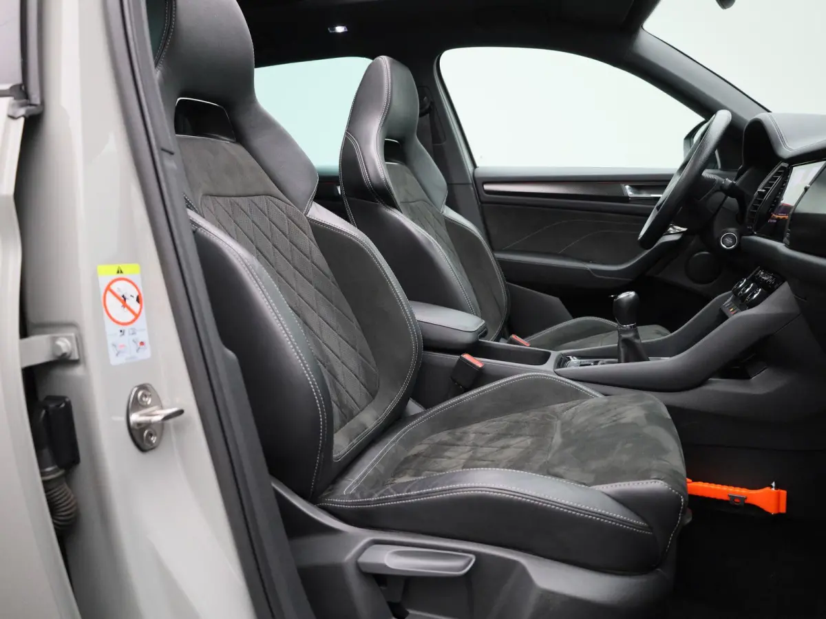 1.5 TSI Sportline Business 7p. PANORAMADAK | SPORTSTOELEN | ELEKTRISCHE STOELEN | ADAPTIEVE CRUISE | CAMERA | NAVIGATIE | APPLE CARPLAY | MEMORY | LMV | LED | STOELVERWARMING | 12 MAANDEN BO