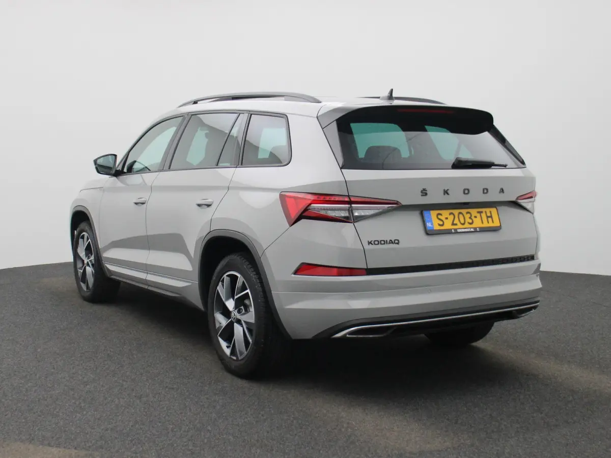 1.5 TSI Sportline Business 7p. PANORAMADAK | SPORTSTOELEN | ELEKTRISCHE STOELEN | ADAPTIEVE CRUISE | CAMERA | NAVIGATIE | APPLE CARPLAY | MEMORY | LMV | LED | STOELVERWARMING | 12 MAANDEN BO