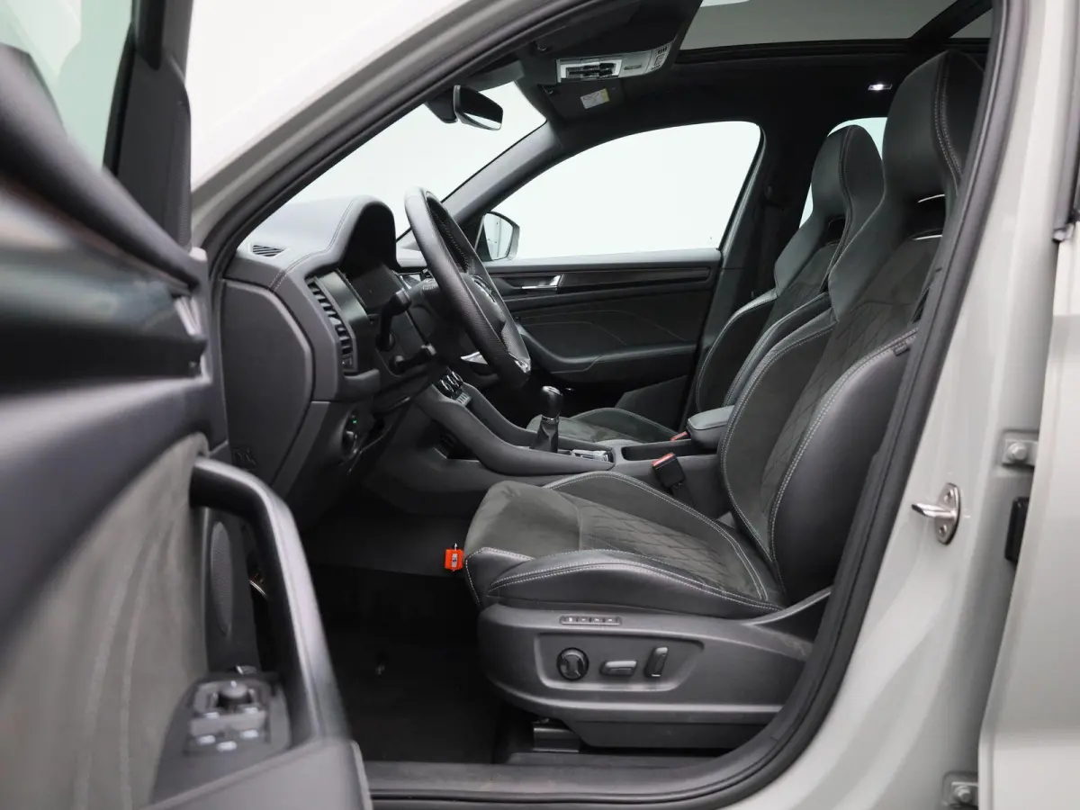 1.5 TSI Sportline Business 7p. PANORAMADAK | SPORTSTOELEN | ELEKTRISCHE STOELEN | ADAPTIEVE CRUISE | CAMERA | NAVIGATIE | APPLE CARPLAY | MEMORY | LMV | LED | STOELVERWARMING | 12 MAANDEN BO