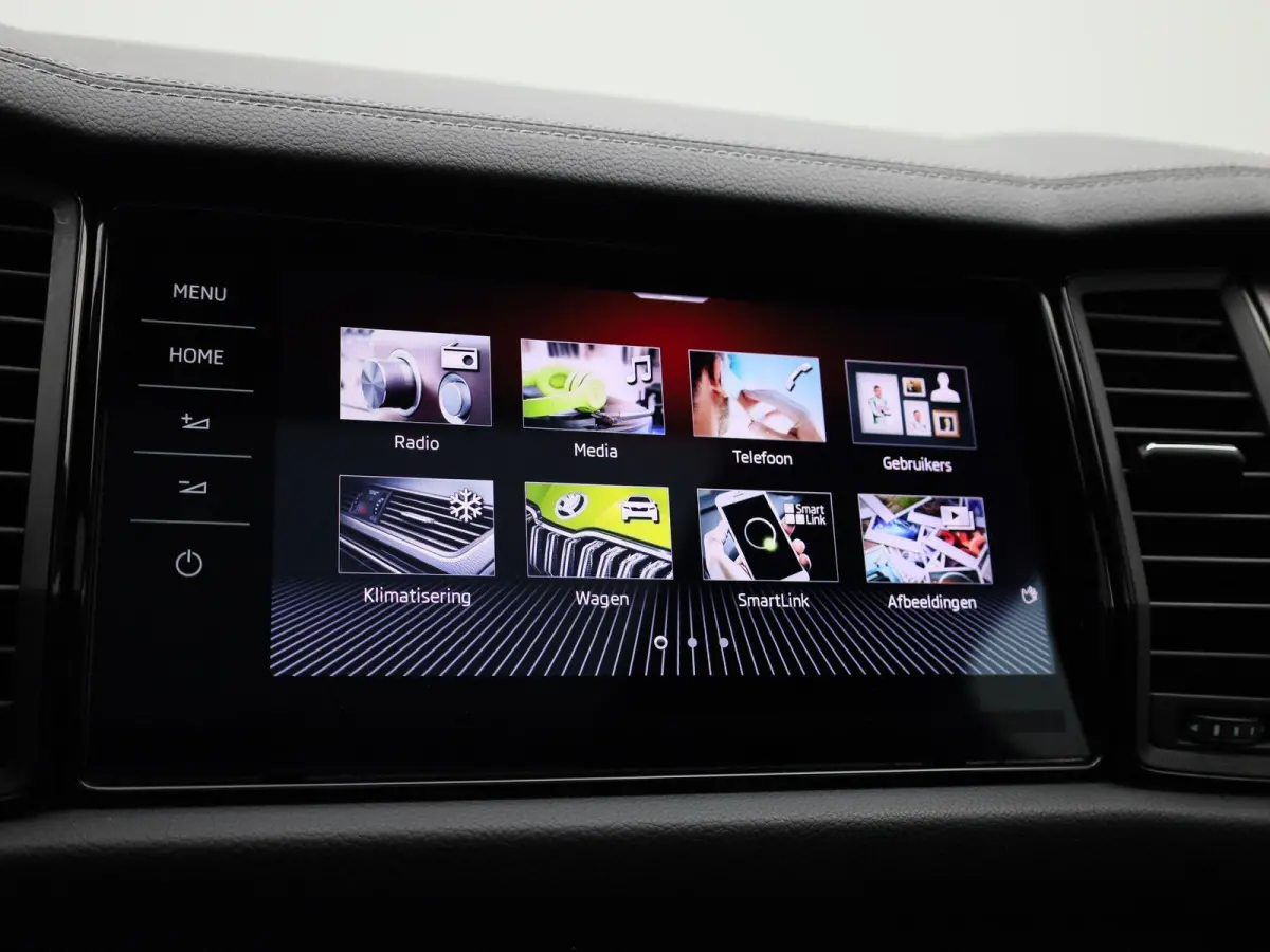 1.5 TSI Sportline Business 7p. PANORAMADAK | SPORTSTOELEN | ELEKTRISCHE STOELEN | ADAPTIEVE CRUISE | CAMERA | NAVIGATIE | APPLE CARPLAY | MEMORY | LMV | LED | STOELVERWARMING | 12 MAANDEN BO