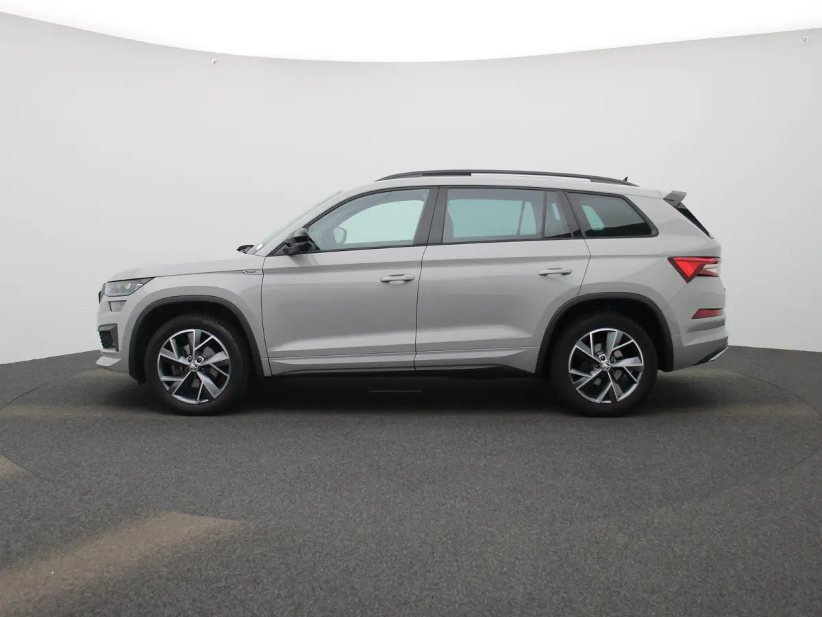 1.5 TSI Sportline Business 7p. PANORAMADAK | SPORTSTOELEN | ELEKTRISCHE STOELEN | ADAPTIEVE CRUISE | CAMERA | NAVIGATIE | APPLE CARPLAY | MEMORY | LMV | LED | STOELVERWARMING | 12 MAANDEN BO